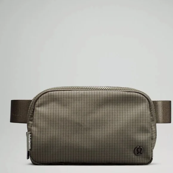 Lululemon Everywhere Belt Bag Carob Brown Crossbody Sling Bag Nwt - Picture 2 of 6